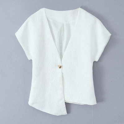 Women's Elegant V Neck Short Sleeve Top Textured Crepe Blouse Asymmetrical Hem With Gold Heart Button Summer Casual Fashion Streetwear White